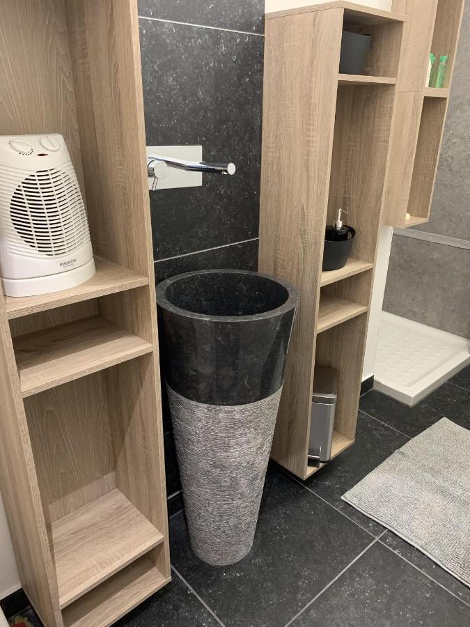 辛内剧院豪华公寓酒店 牟罗兹 外观 照片